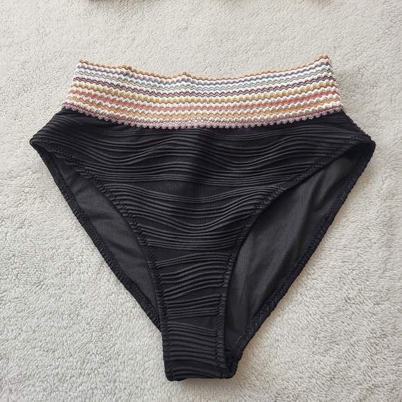 B Black and Beige Bikini Set 2 Pieces Women's Size Medium - Picture 3 of 9